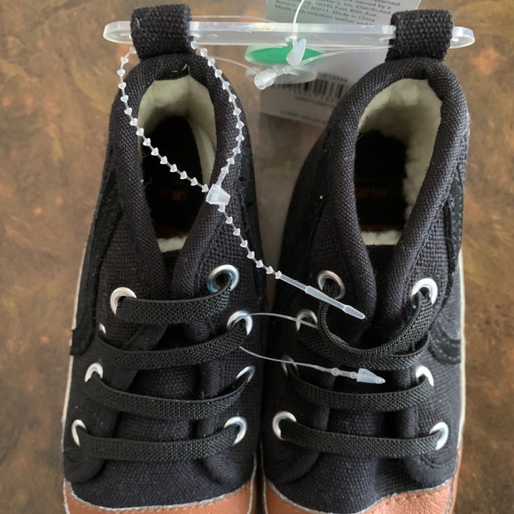 Infant/Toddler Carter's brand soft bottom shoes - Picture 3 of 6